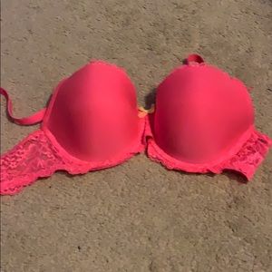 Victoria’s Secret 34D bra